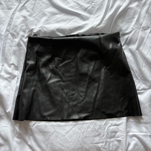 White Fox Boutique Worth Waiting PU Mini Skirt - Picture 1 of 4